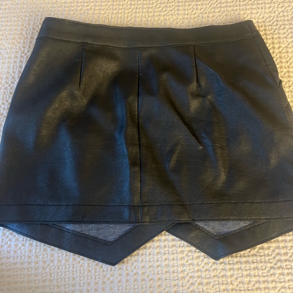 BCBG max Azria leather black skirt size small - Picture 4 of 4